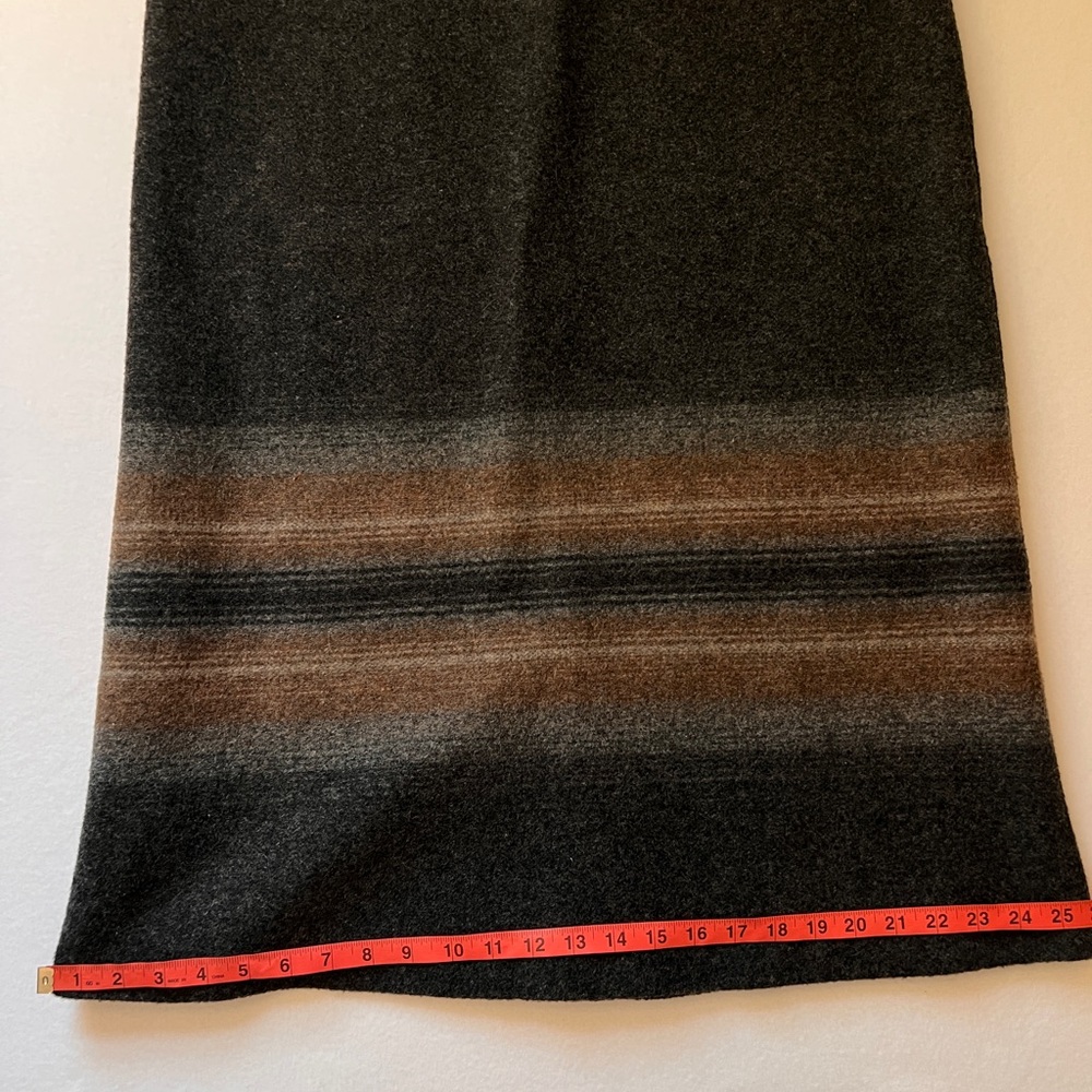 Cabela’s Women’s Size 14 100% Virgin Wool Gray Midi A-Line Skirt - Picture 3 of 9